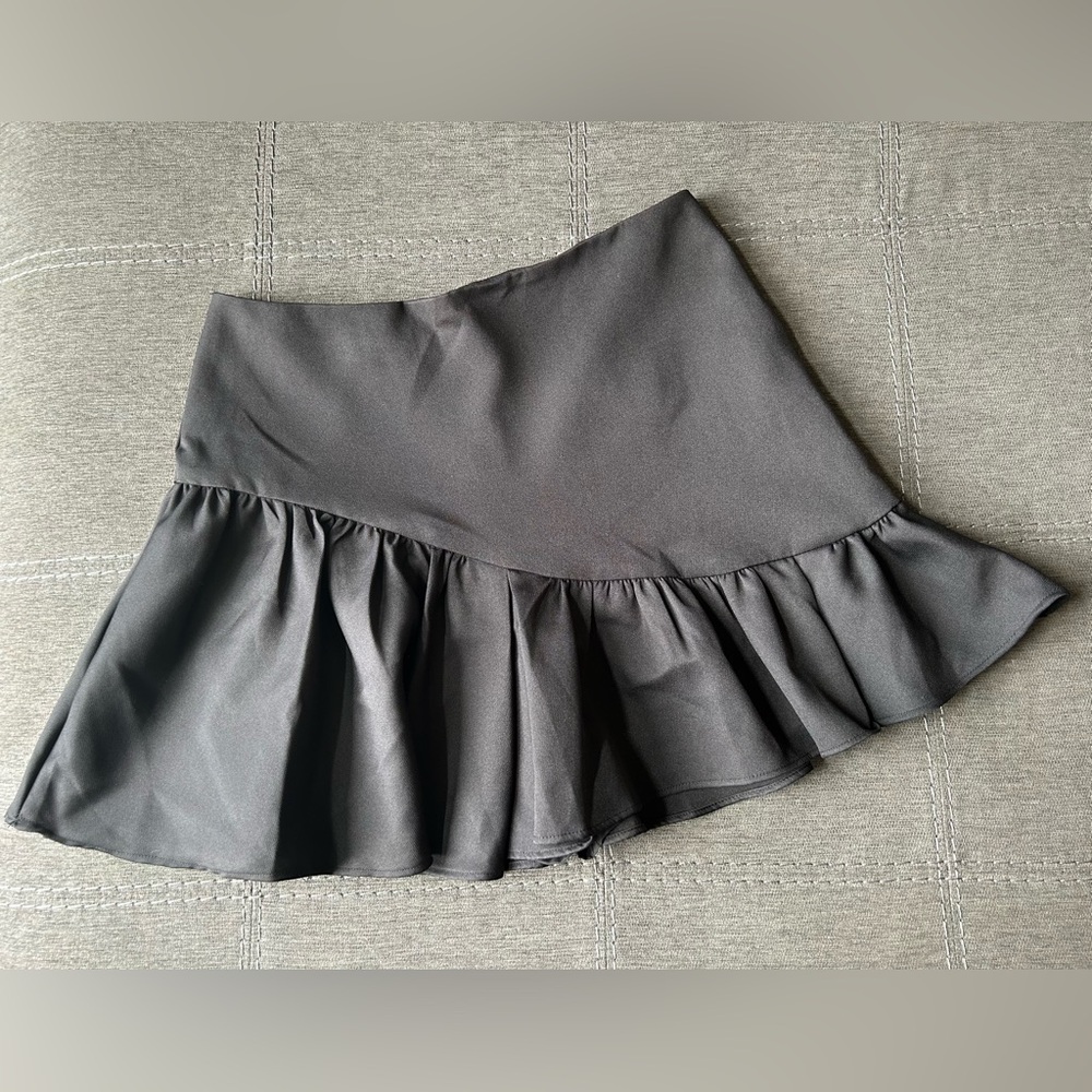 NWT DO+BE BLACK SKORT M